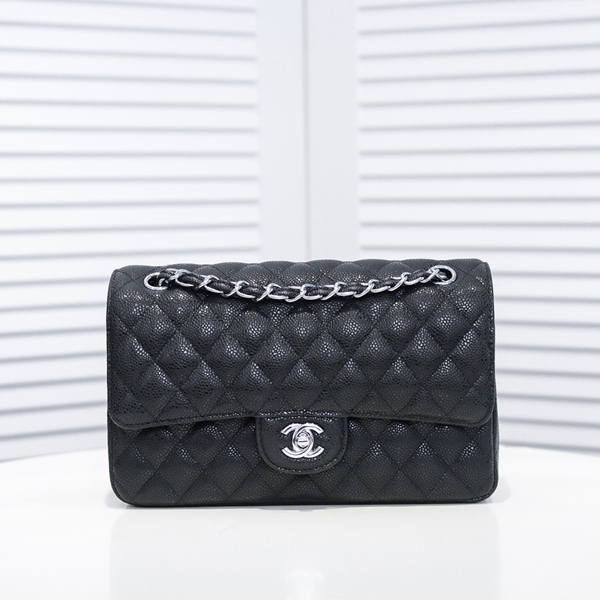 シャネルバッグ正面デザイン